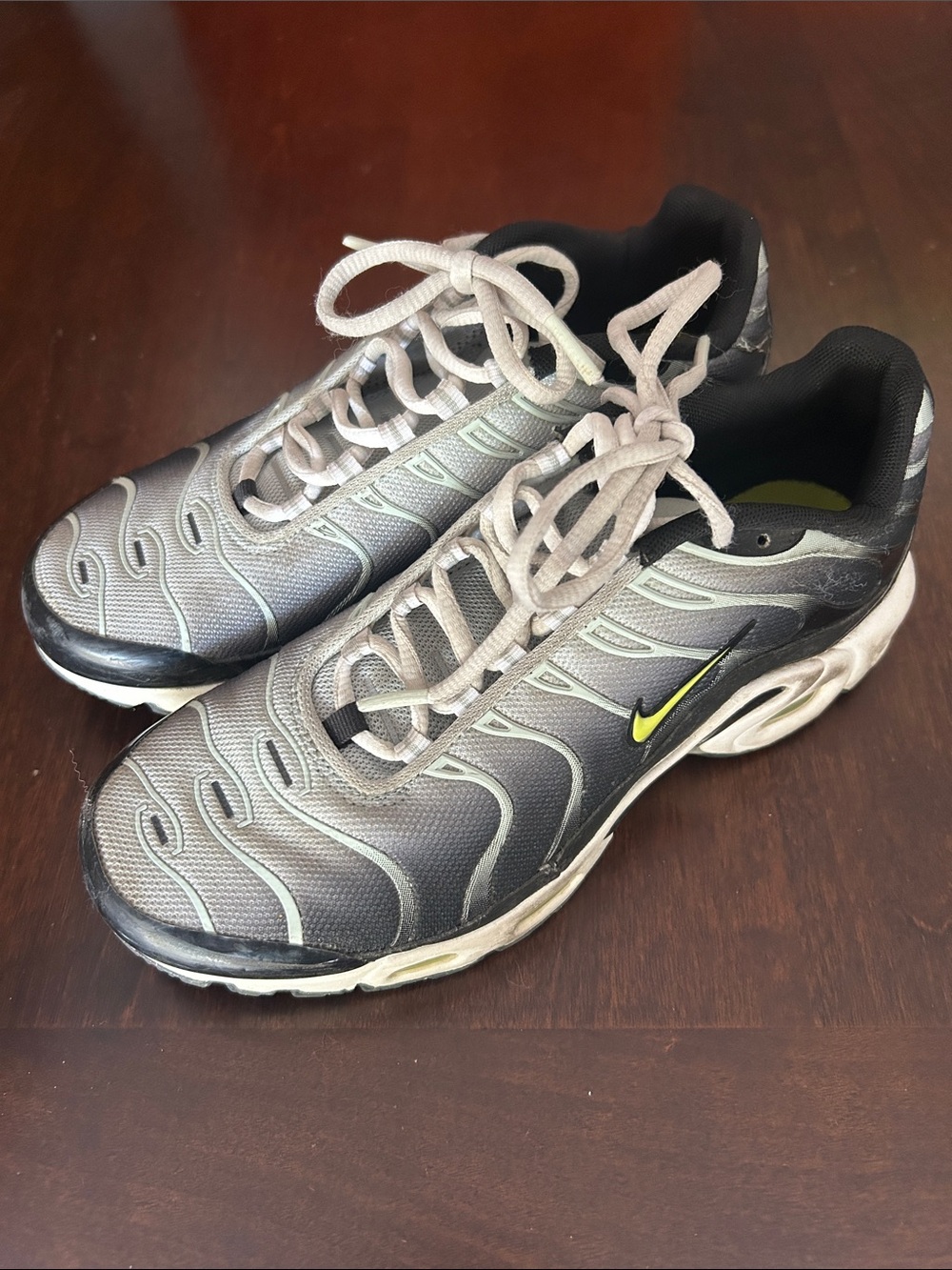 Nike Kids Silver and Black Sneakers with Neon Yellow Swoosh